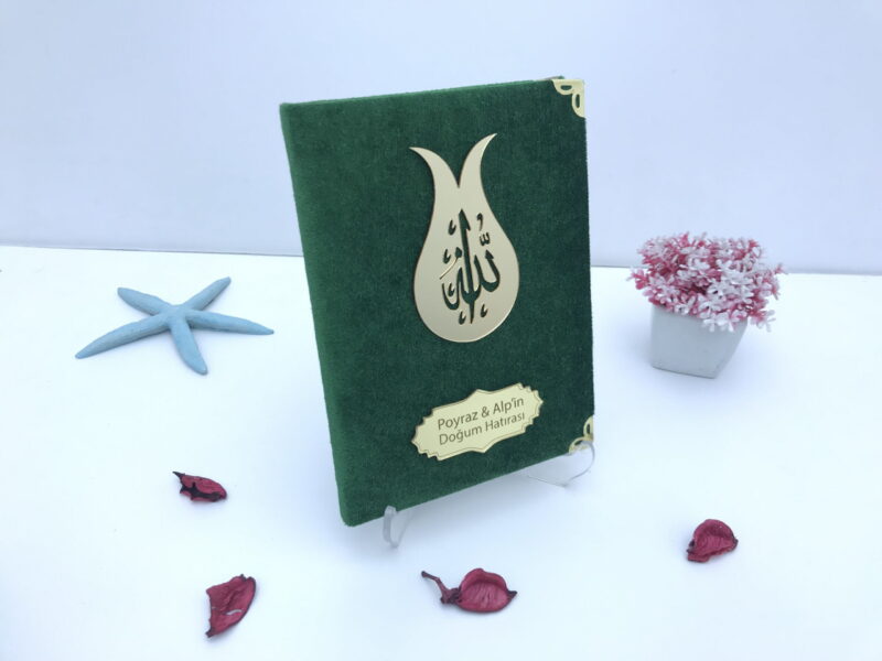 Kadife Kaplı Yasin Kitabı Yeşil Renk Pleksi isimli ve Allah Lafızlı 30