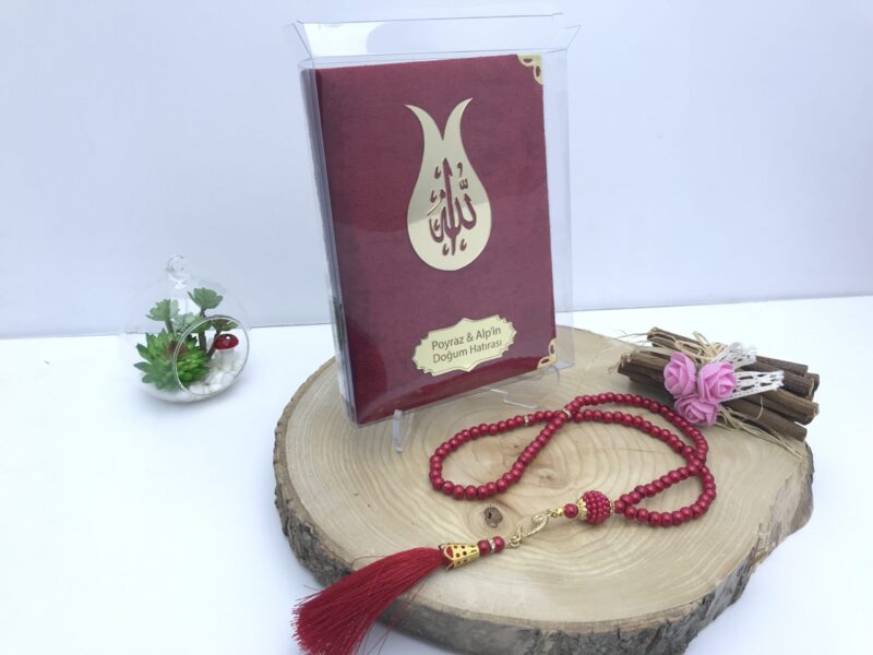 Kadife Kaplı Yasin Kitabı –Bordo Renk Pleksi İsimli ve Allah Lafızlı Tesbihli Set 36