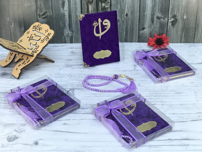Pvc’li Kurdelalı Kadife Kaplı Yasin Kitabı Tesbihli Set – Mor Renk Pleksi İsimli ve Allah Lafızlı 036