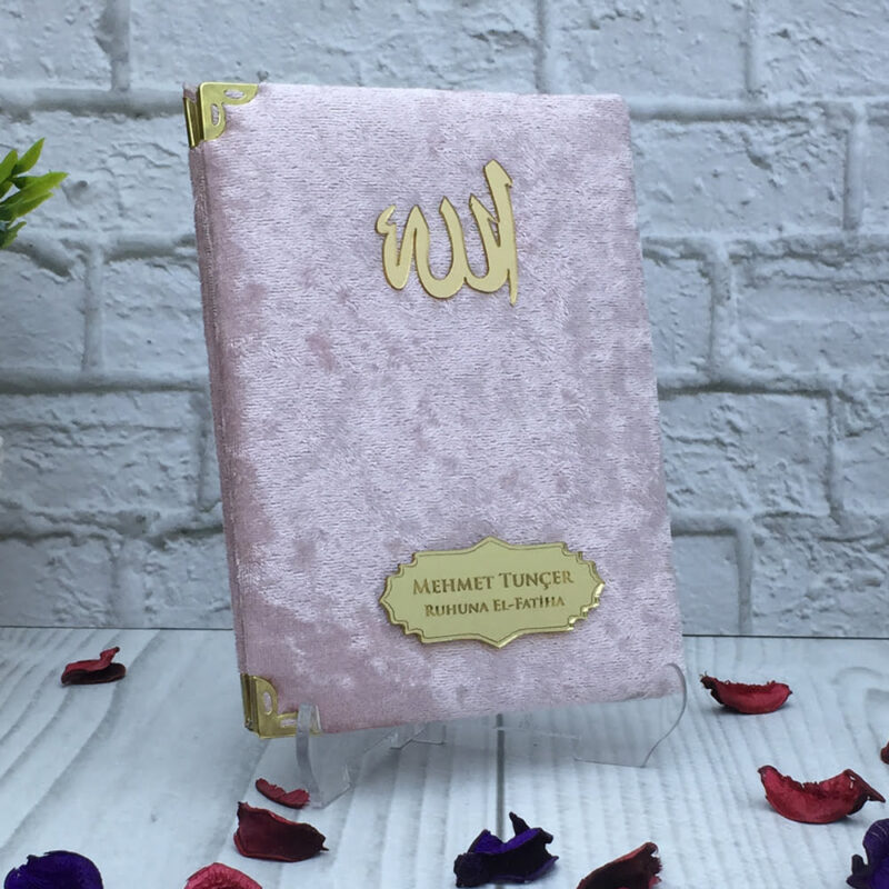 Kadife Kaplı Yasin Kitabı Pembe Renk Pleksi isimli ve Allah Lafızlı 17